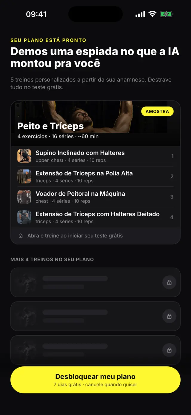 Tela mostrando o plano de treino gerado pela IA: Peito e Tríceps